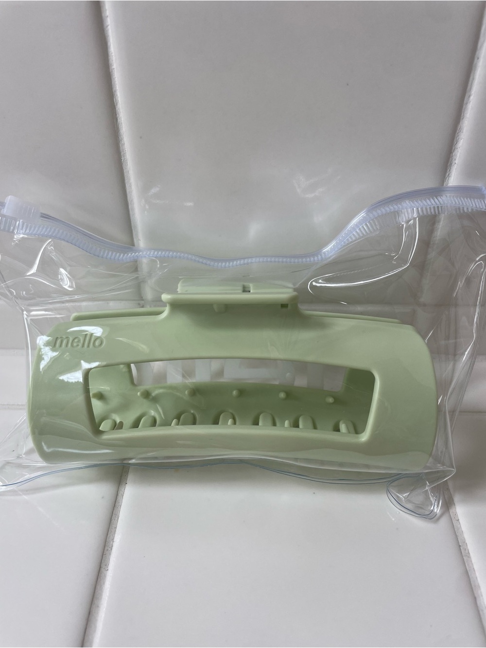 NWT Mello Jumbo Cloud Clip 4.75 inch Retail $25 Color - Matcha - Picture 2 of 2